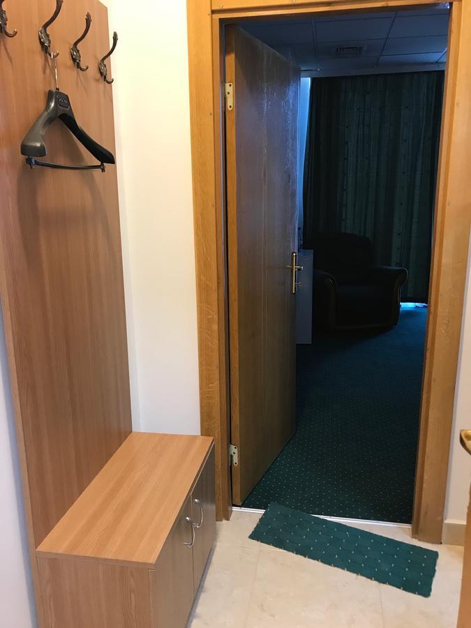 Apartament In Regim Hotelier Bacău Esterno foto