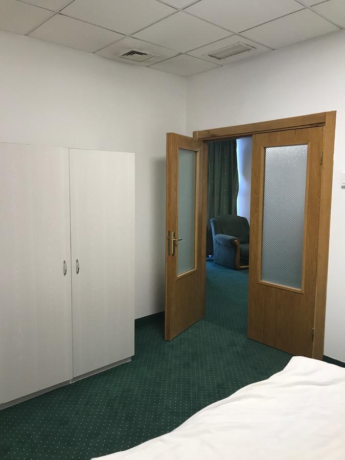 Apartament In Regim Hotelier Bacău Esterno foto