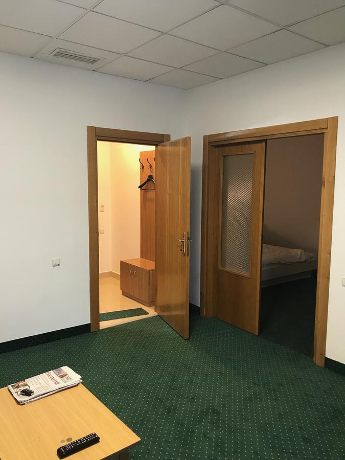 Apartament In Regim Hotelier Bacău Esterno foto