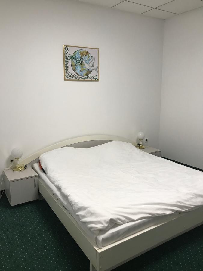 Apartament In Regim Hotelier Bacău Esterno foto