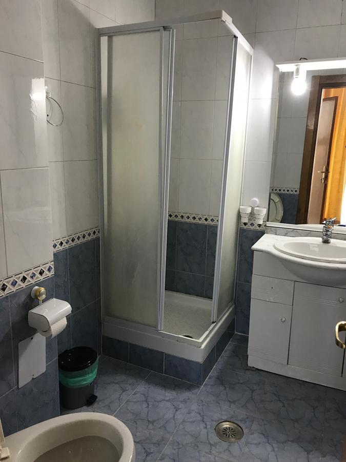 Apartament In Regim Hotelier Bacău Esterno foto