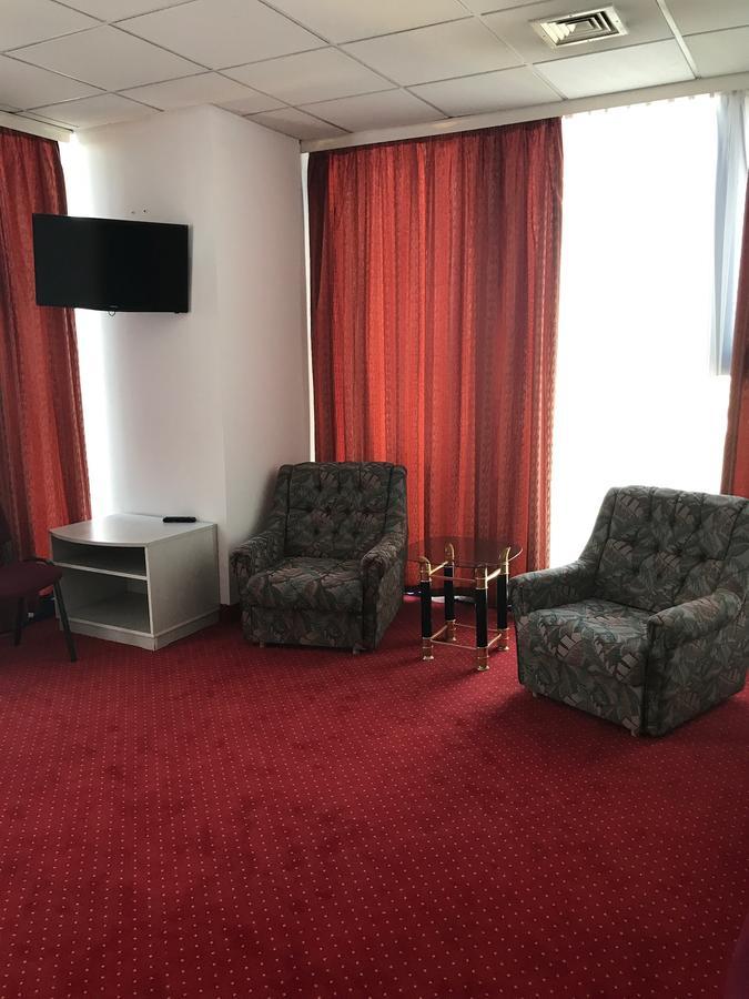 Apartament In Regim Hotelier Bacău Esterno foto