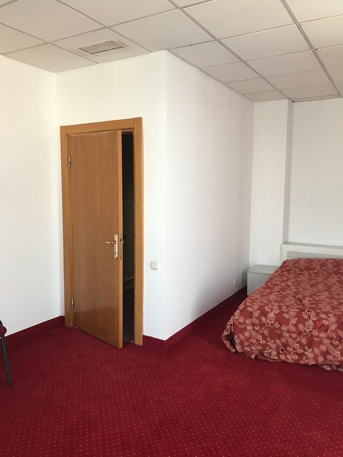 Apartament In Regim Hotelier Bacău Esterno foto