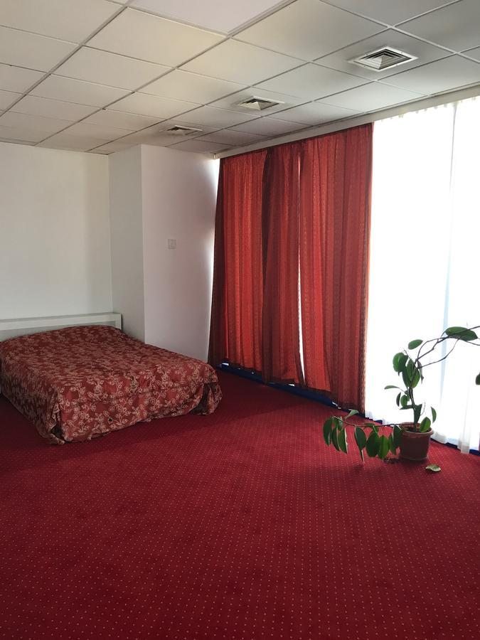 Apartament In Regim Hotelier Bacău Esterno foto