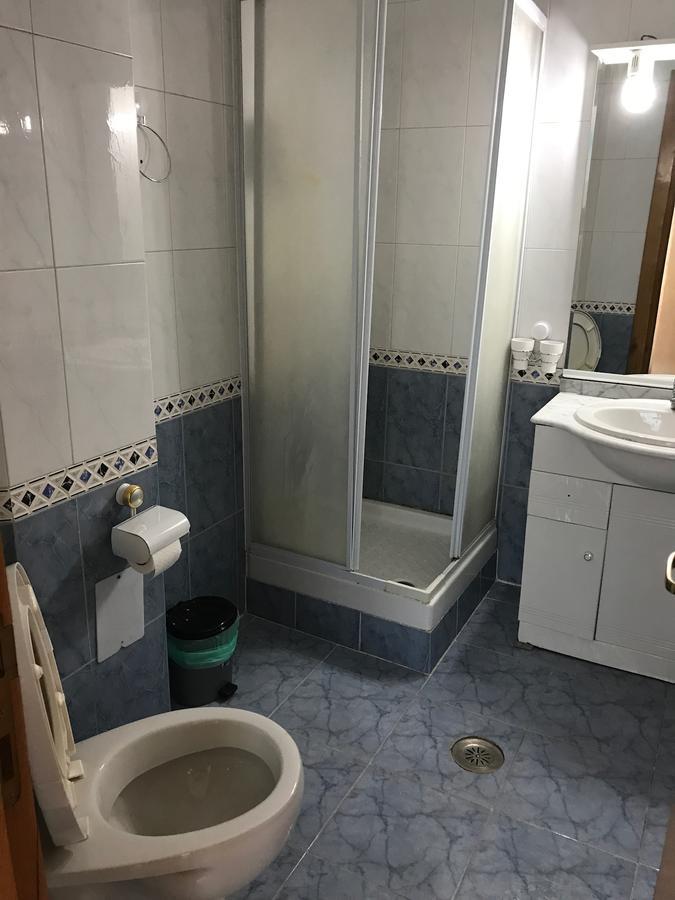 Apartament In Regim Hotelier Bacău Esterno foto