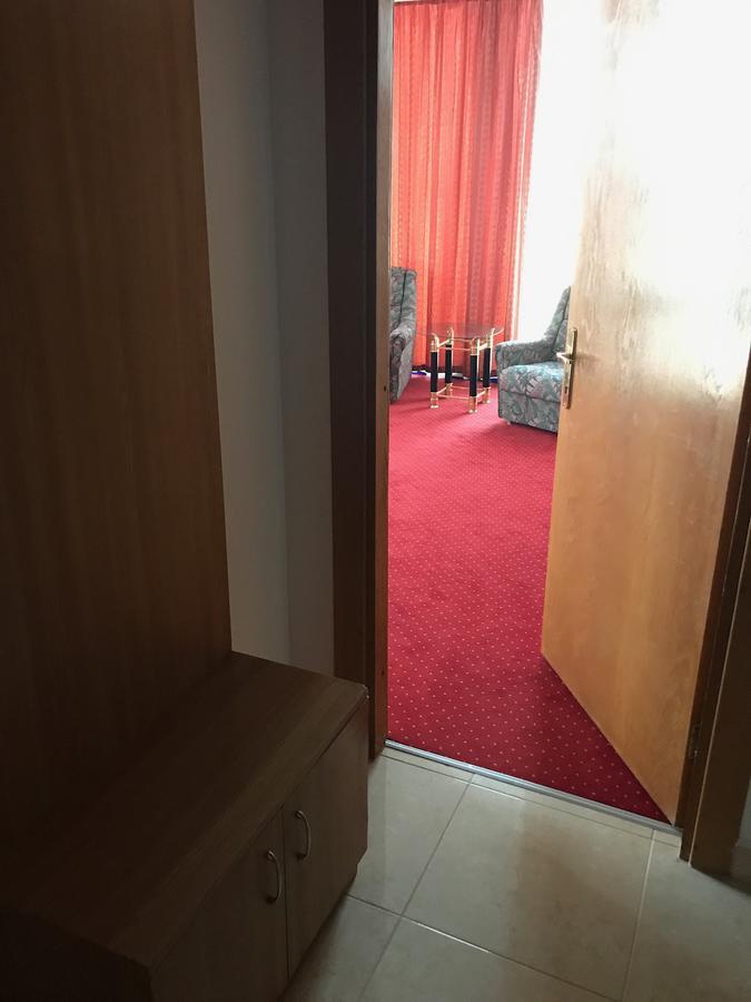 Apartament In Regim Hotelier Bacău Esterno foto