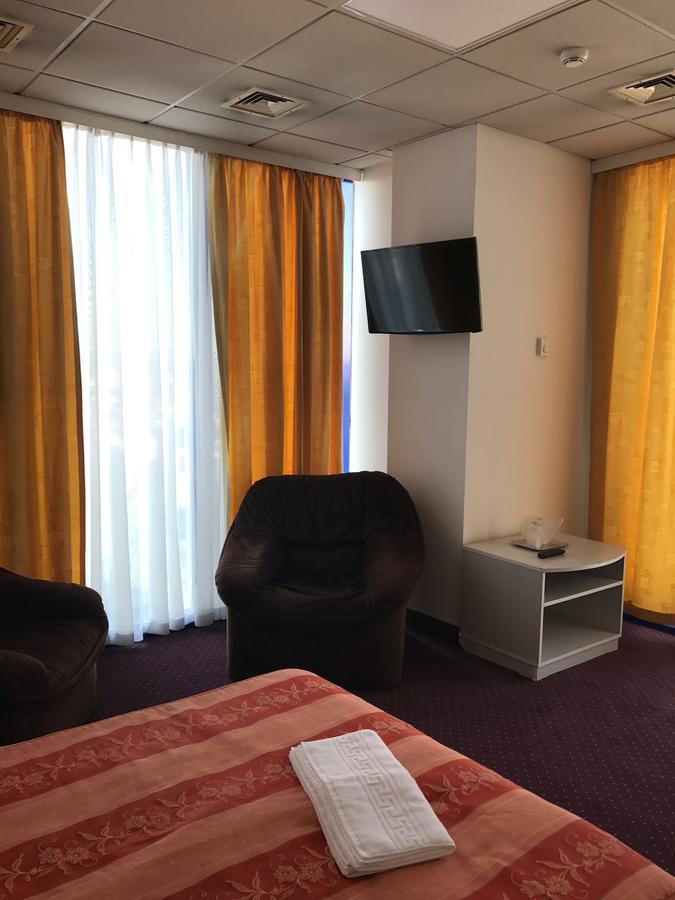 Apartament In Regim Hotelier Bacău Esterno foto