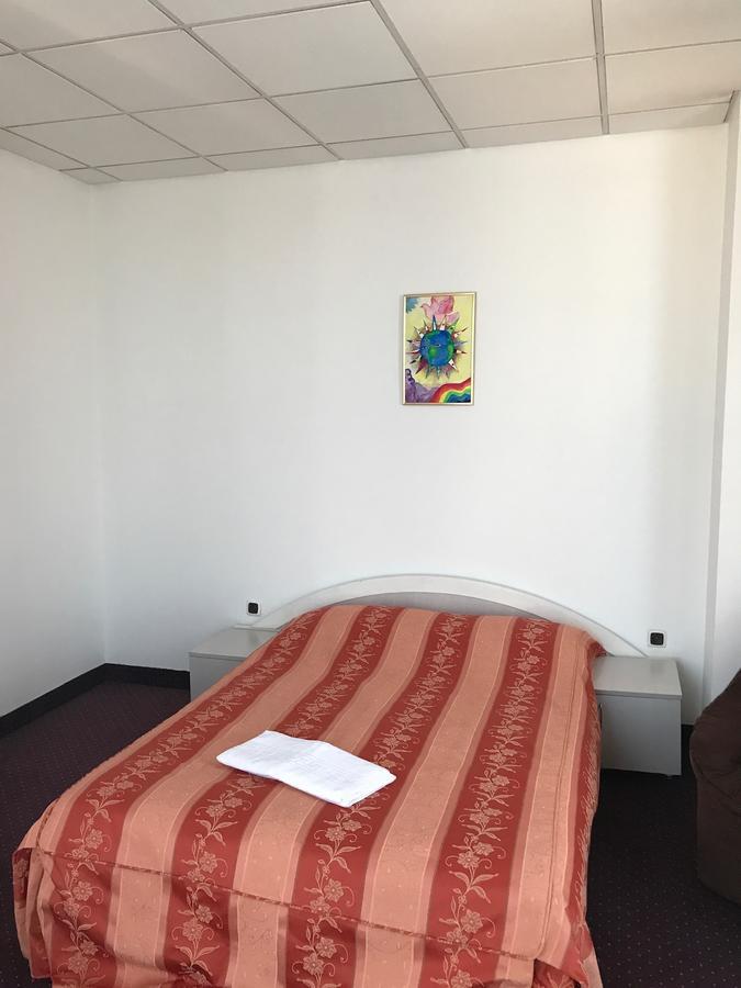 Apartament In Regim Hotelier Bacău Esterno foto