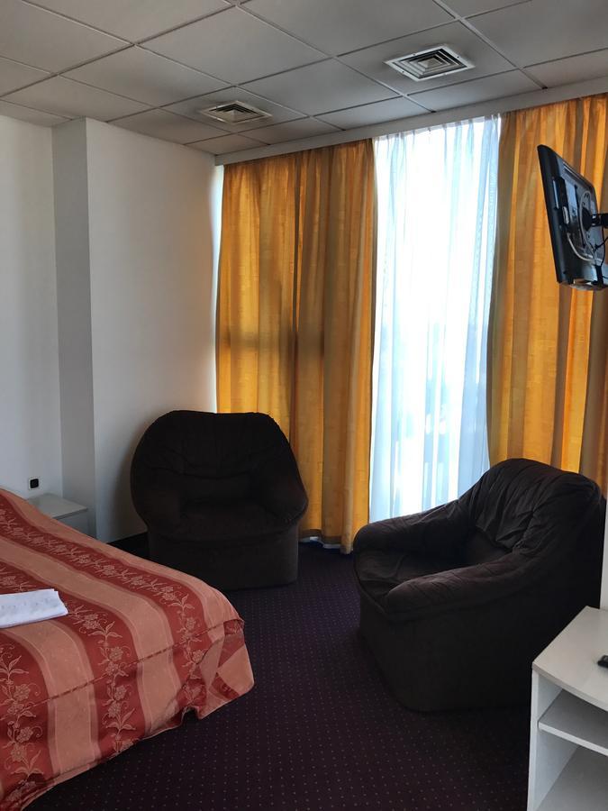 Apartament In Regim Hotelier Bacău Esterno foto